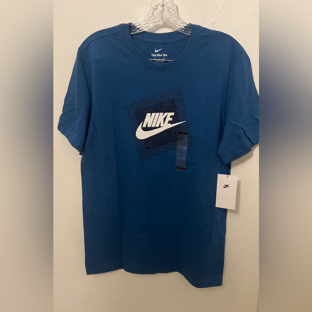 NWT- Nike Men’s Short Sleeve Tee Swoosh Logo Graphic Printed Size Small